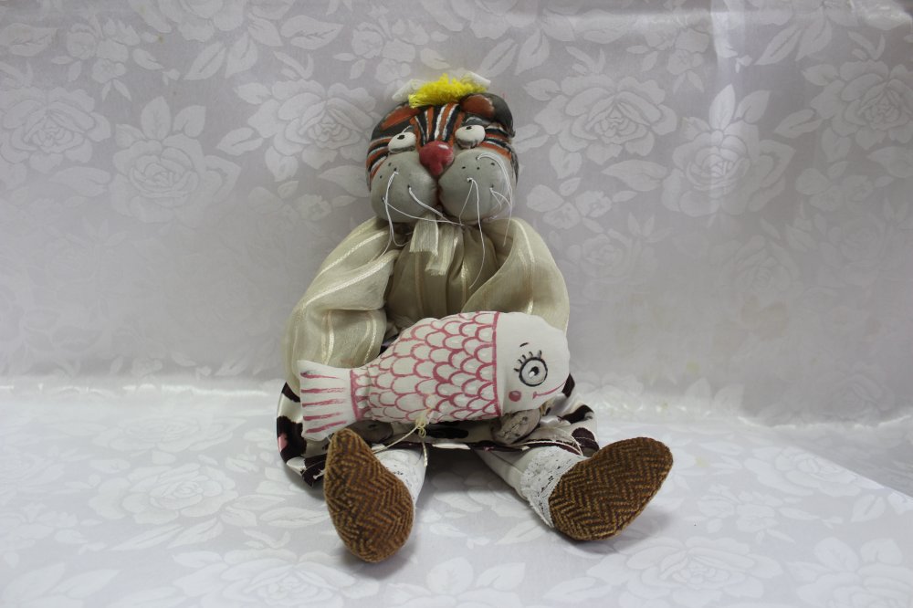 Игрушка «Кот с рыбкой»